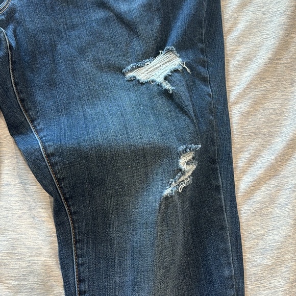 Maurice’s distressed jeans - Picture 2 of 5